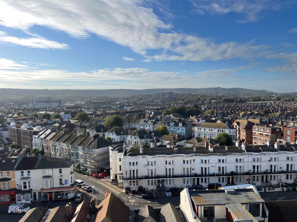 Lot: 131 - PENTHOUSE FLAT WITH STUNNING VIEWS OF SEAFRONT AND SURROUNDING COUNTRYSIDE - Panorama of city centre and countryside